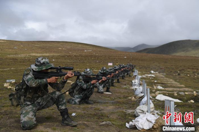 进行技能训练。中国人民解放军77635部队 供图