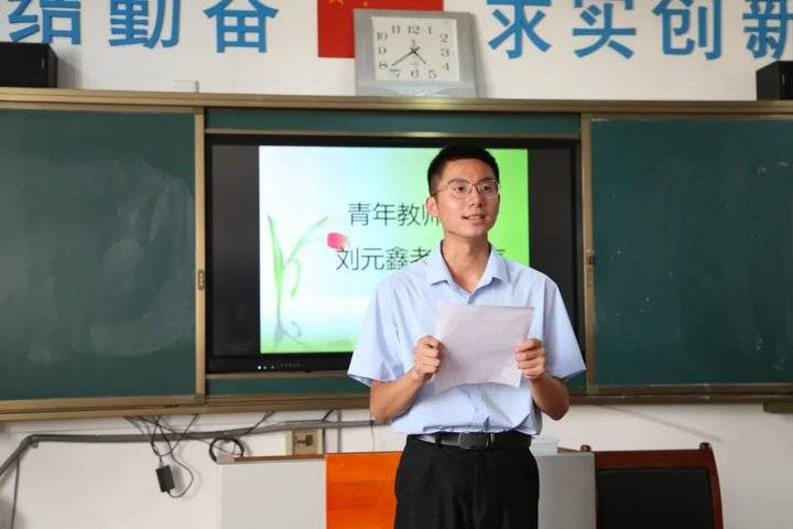 弦歌不辍薪火相传烟台芝罘中学举行青年教师拜师会