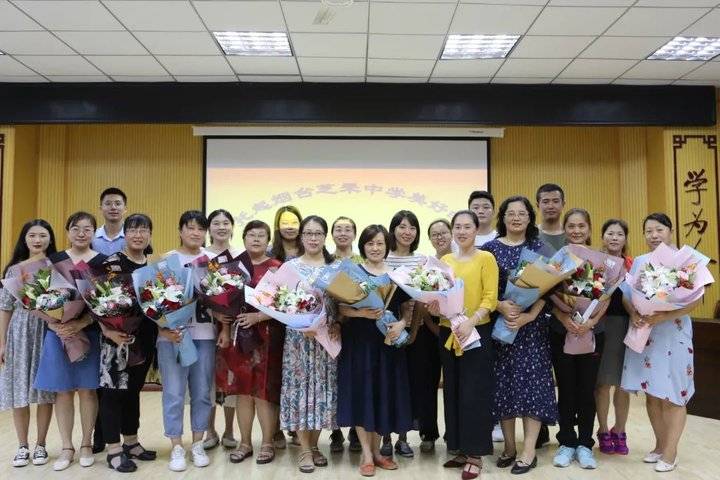 弦歌不辍薪火相传烟台芝罘中学举行青年教师拜师会