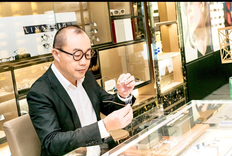 30年后的今天,东方眼镜已成为在广州地区拥有40多家门店的大型连锁