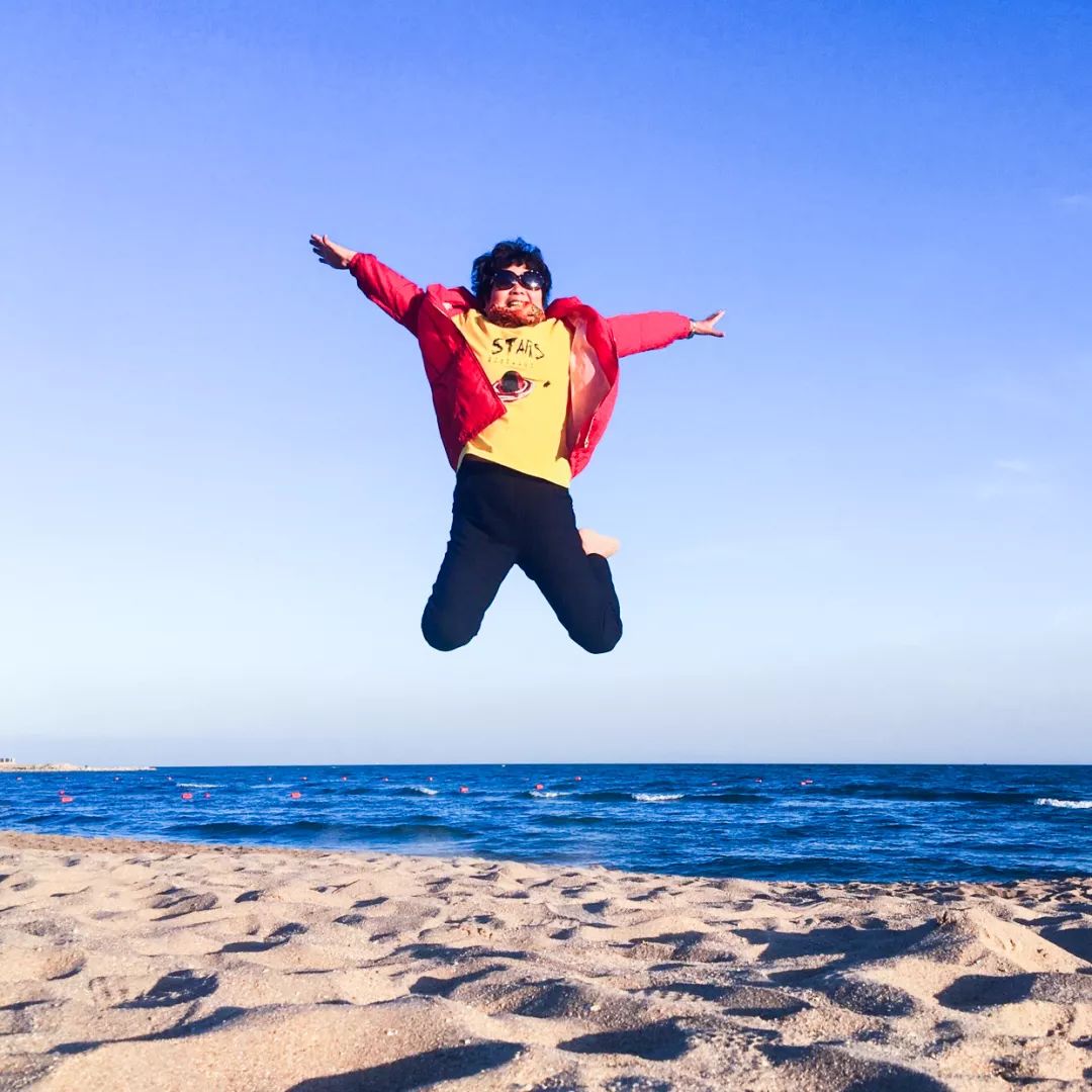 "中国大妈"旅游拍照标准动作集萃!炫翻天!