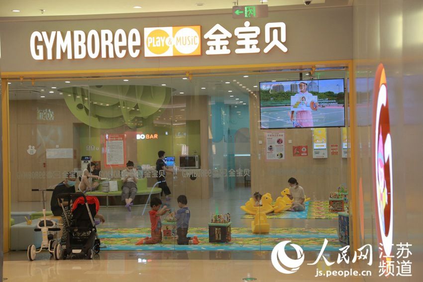 在华采天地购物中心三楼的一家早教机构,目前营业正常 张碧玉摄