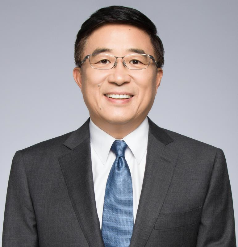 刘驰律师表示,根据他们看到的标准合同,涉案争议应提交至北京仲裁委员