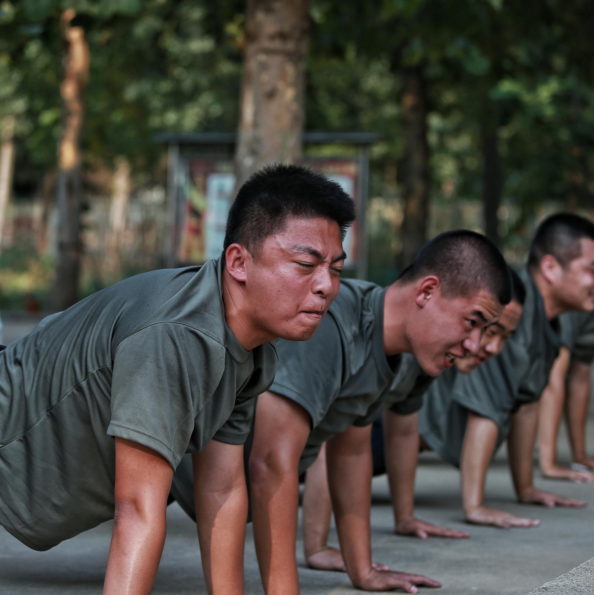 平时多流汗 战时少流血 刻苦训练 争当好兵