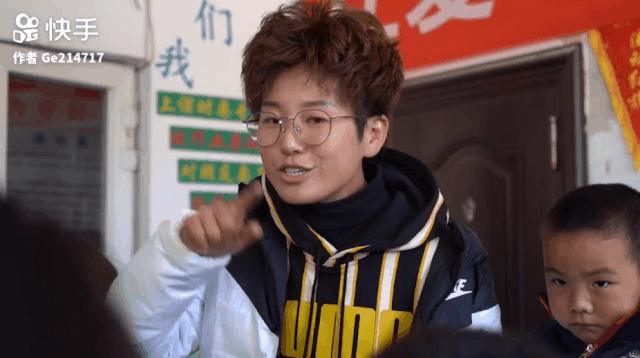 《看见快生活》一起将青春倒个带|看见快生活|快手|杜琳_新浪新闻