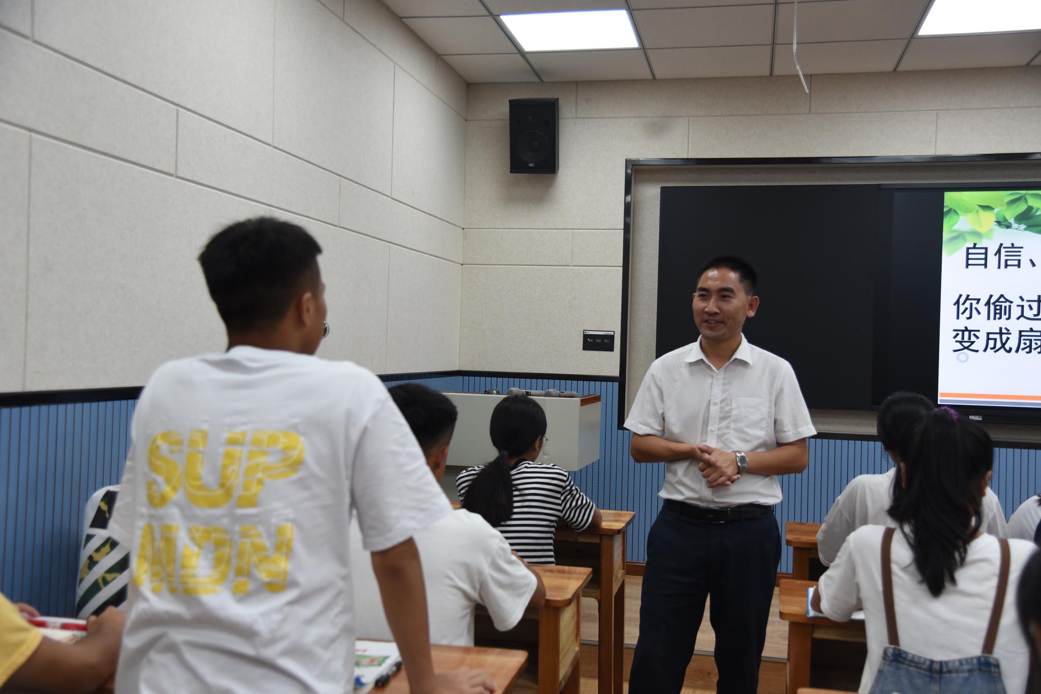 12年前“千里背母上大学”的主人公，现在怎么样了？休闲区蓝鸢梦想 - Www.slyday.coM