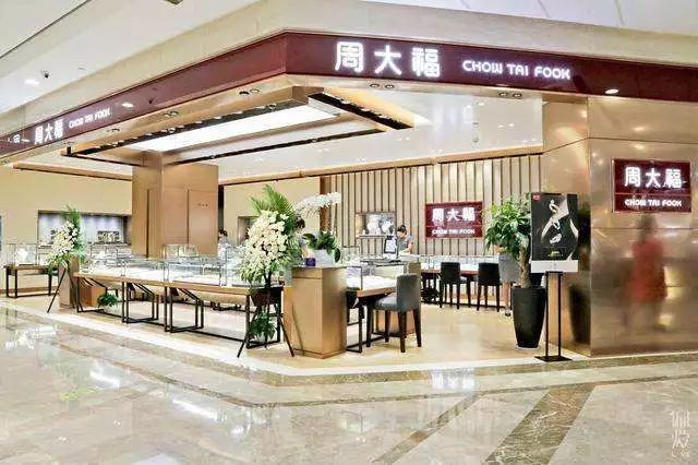 这一做,周大福在国内的黄金珠宝业的名声一下就起来了,口碑,品牌形象