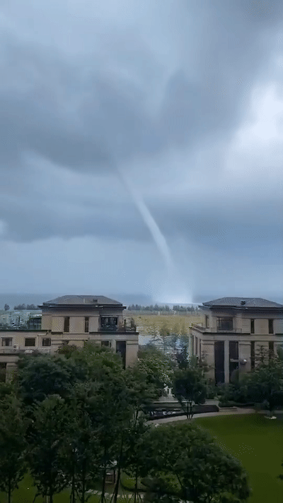 辽宁大连海域出现"龙吸水"!堪比大片