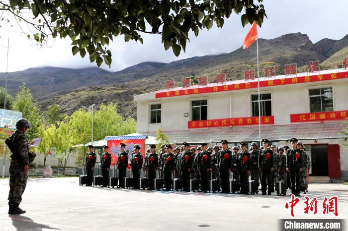 老兵们正式退役,告别军营。中国人民解放军77635部队 供图