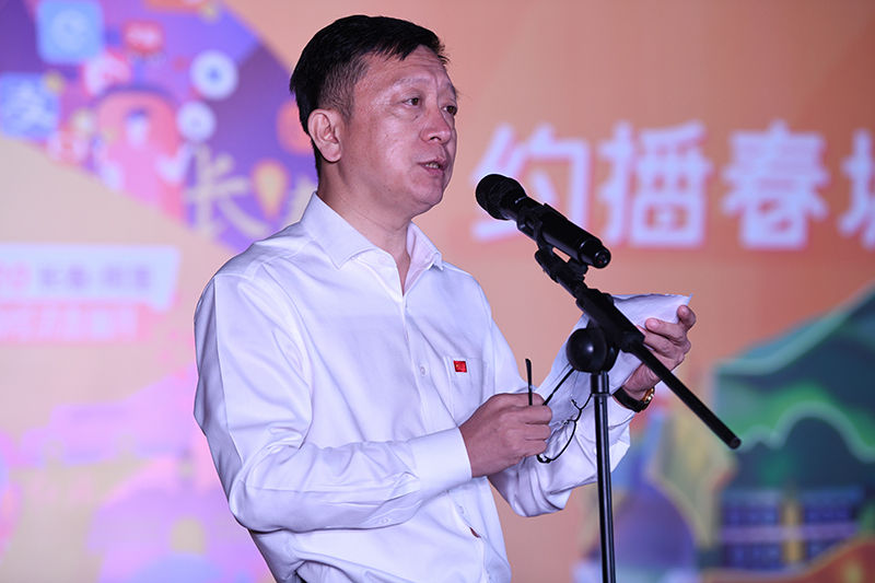 启动仪式上,中共长春市委常委,人民政府副市长宋葛龙宣布发车,长春市