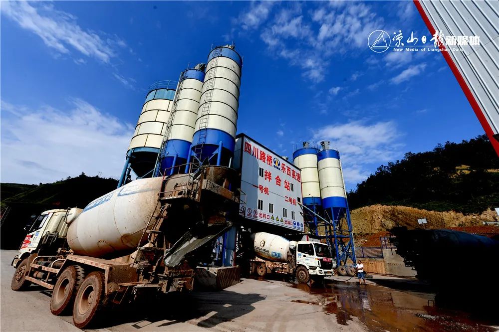 四川路桥拌合站保障项目建设.设备调运强力推进项目建设.