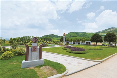 10日下午,柳州市福山人文纪念园内一派繁忙的景象.