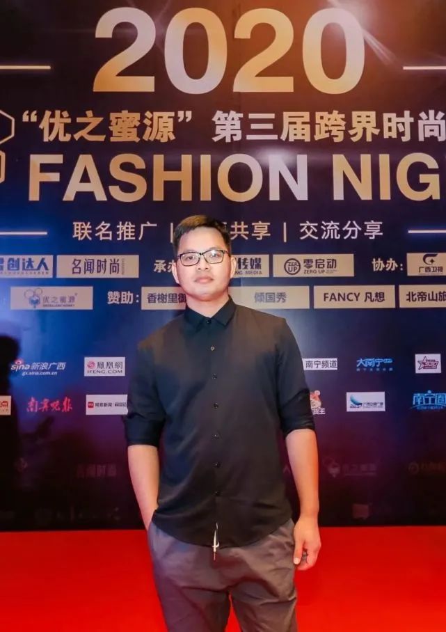 广西原创歌手《武汉,加油》20亿点击-何深彰百万粉网红-大冲冲▼精彩