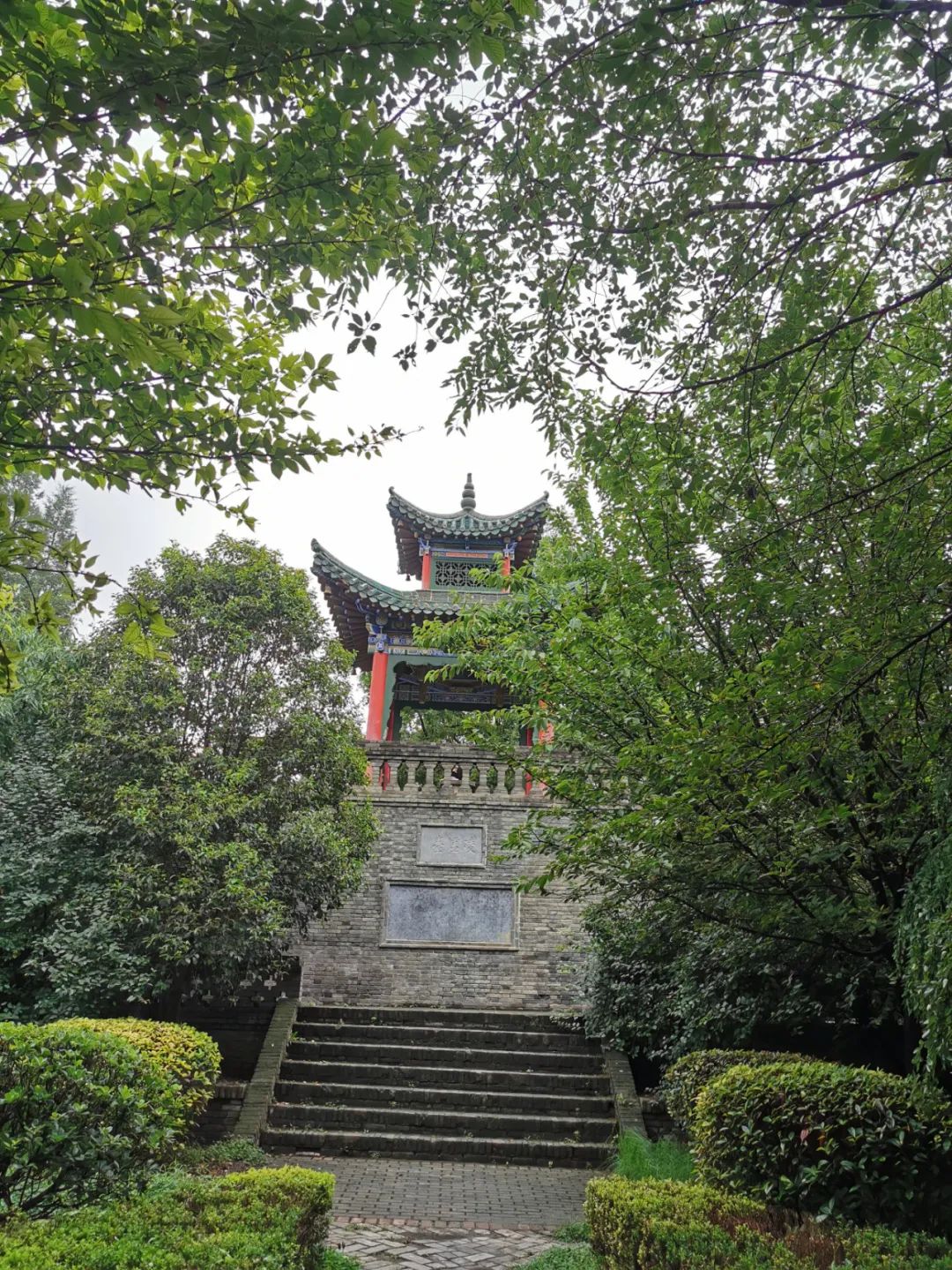 正文  凤翔:此身无计老渔樵   文学史上的凌虚台已经900多年了,我眼前