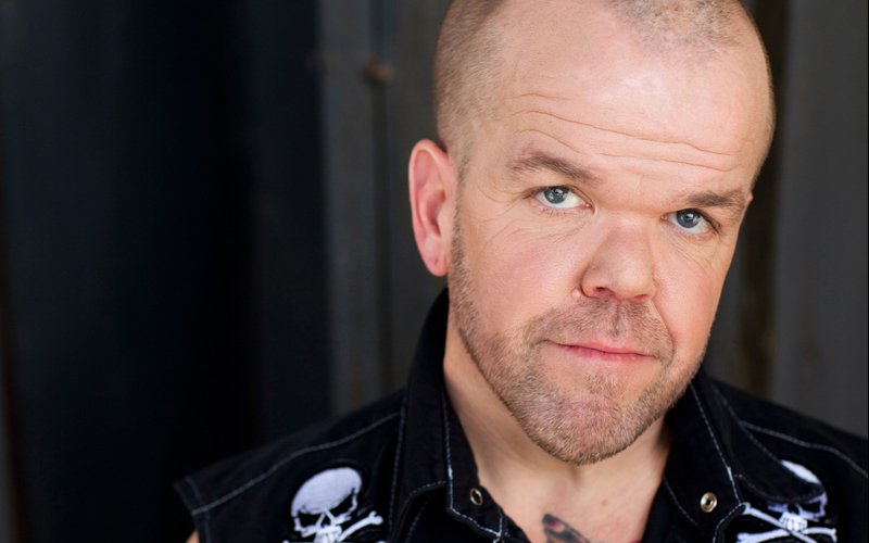 《jackass the movie》的热播让stevie lee名声大噪,除此之外他还出演