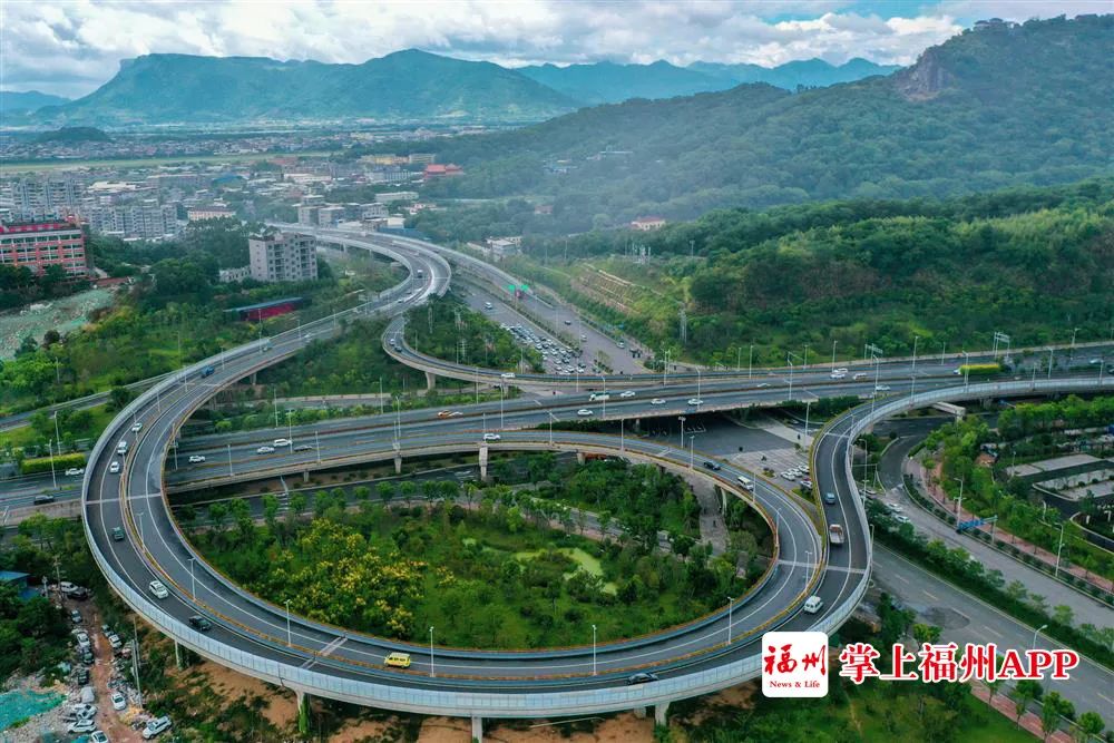 城市路网持续"舒筋活络",一路跨越更加顺畅.陈暖/摄