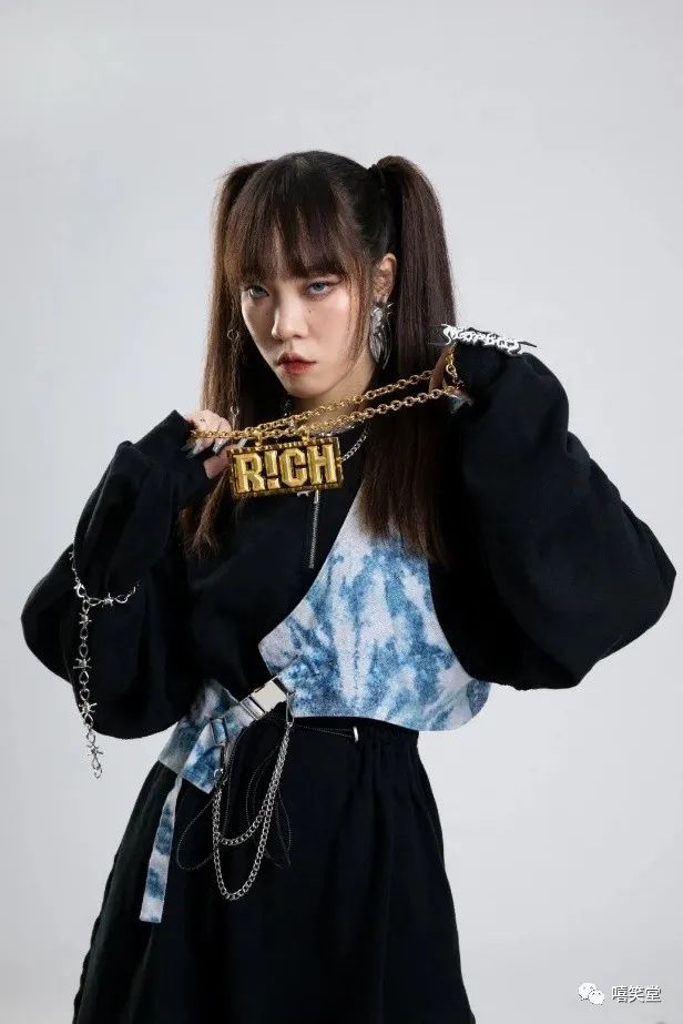 apex厂牌女rapper kyraz 风格多样且拥有完美声线 与小白合作hitsong