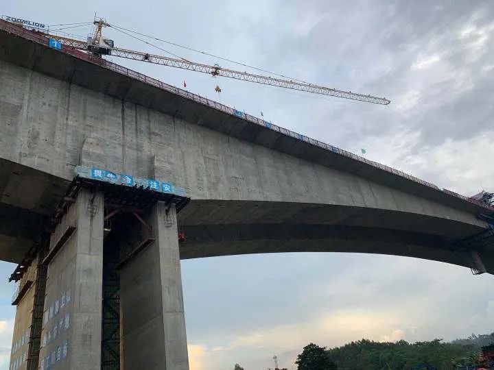 广西在建最大跨径连续刚构桥平陆运河特大桥合龙【930新闻眼】