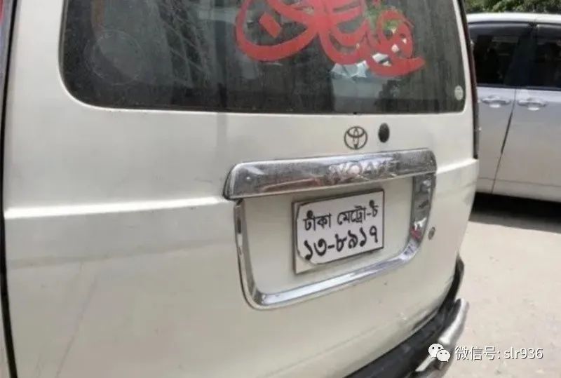 他的主管去年去孟加拉国出差.