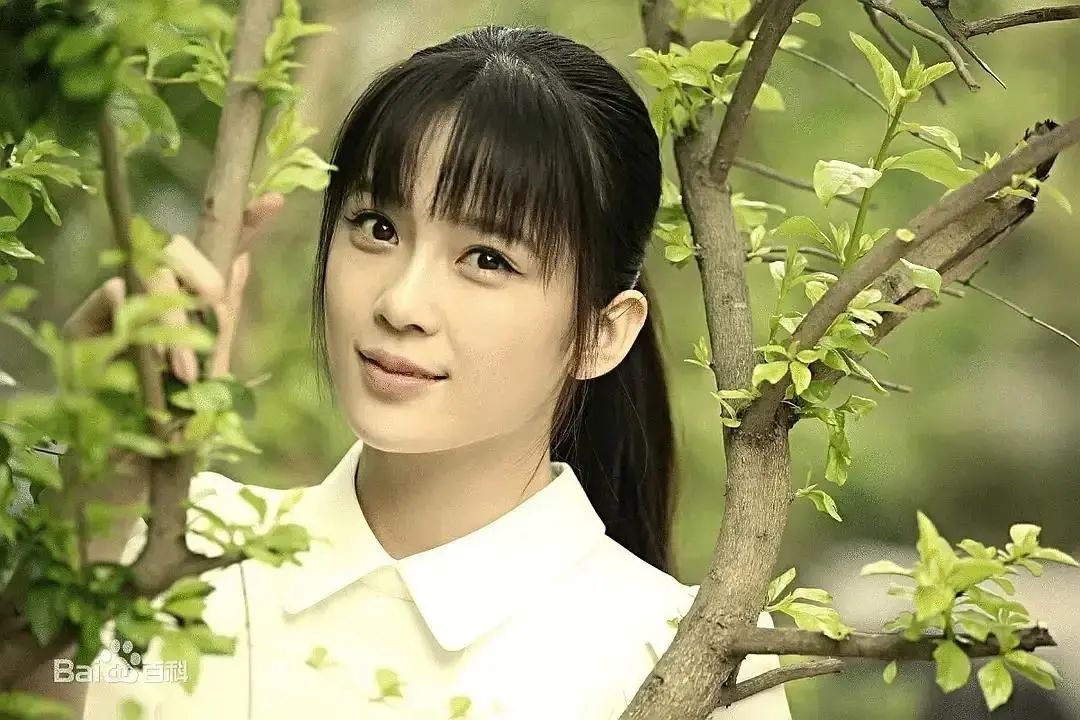 明明同龄却被嘲像男主后妈?