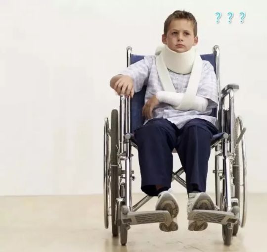 相信大家都听说过很多人腿骨折了之后,一直坐轮椅,腿就变细了