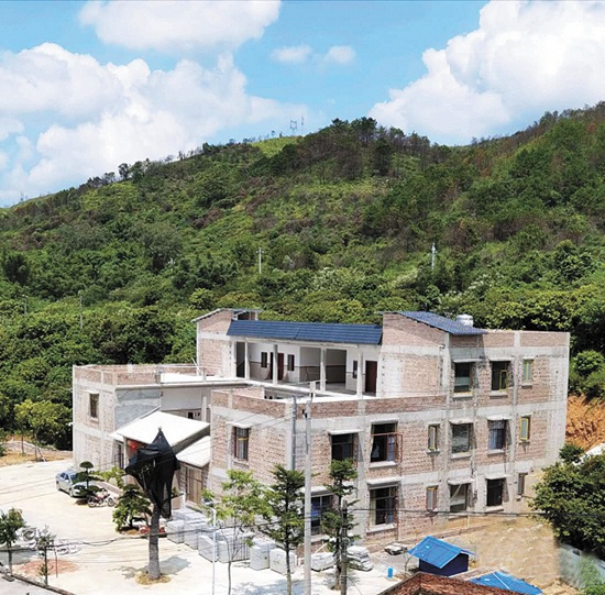 广西一被查处违建房“从一层建到三层” 且涉事者违规迁户