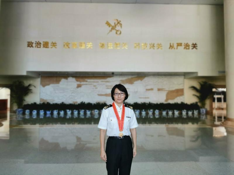 广州白云机场海关杨杰筑牢检疫防线守卫国门安全