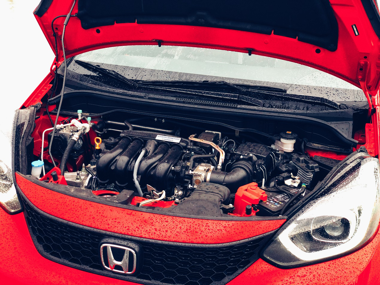 试驾第四代飞度:"平民超跑"的实用之美