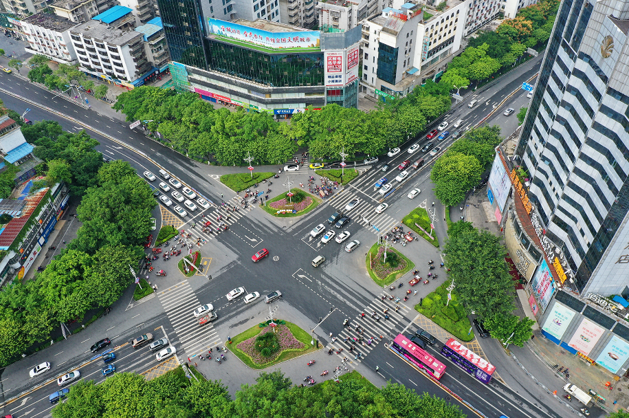 来段航拍视频,让我们更直接欣赏ta的美~06文明路口中山中路与文明路