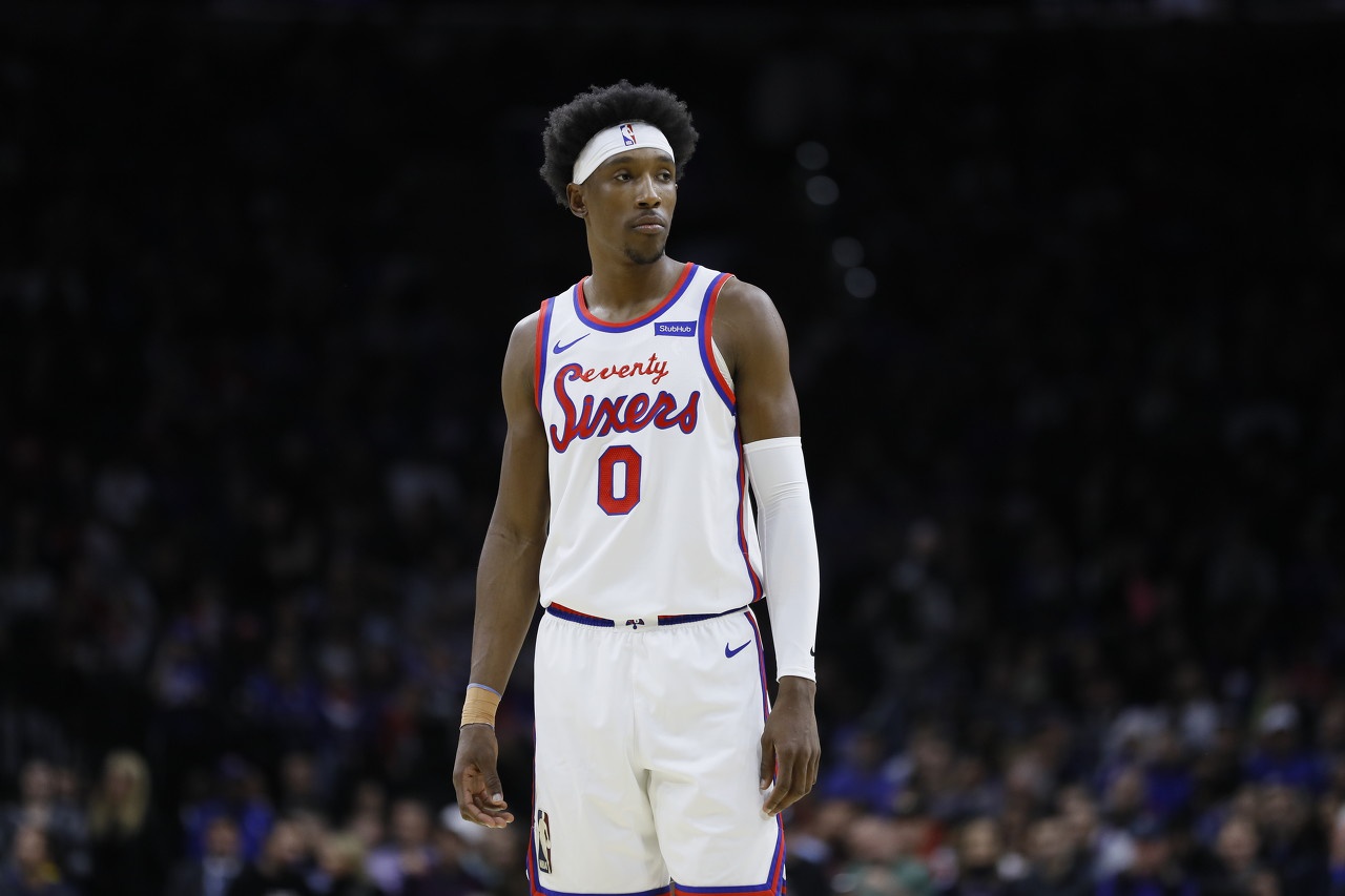 约什-理查德森常规赛为76人出战55场,场均13.7分3.2篮板2.9助攻.