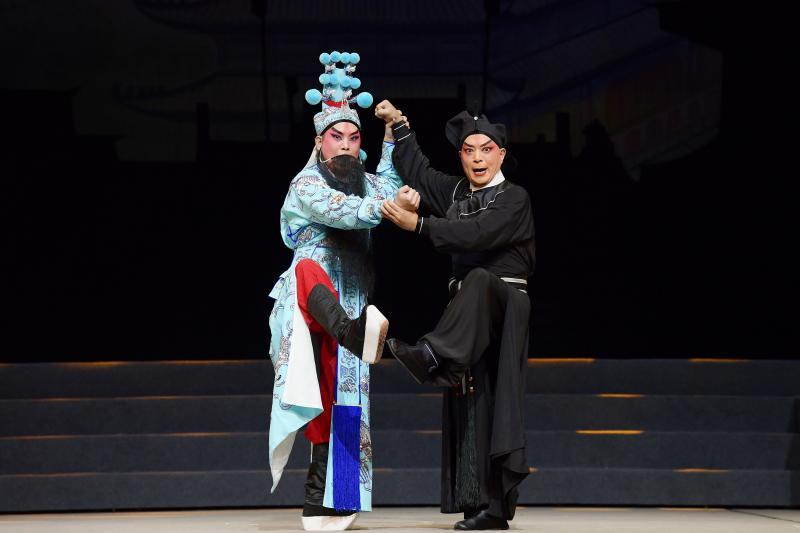 有由陈少棠,卢启光主演的《马福龙卖箭》中的"卖箭"一折存有影像资料