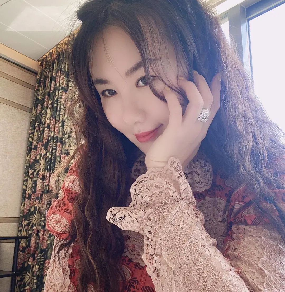 遗憾！知名女星宣布与富商丈夫离婚，曾被香港著名导演一手捧红休闲区蓝鸢梦想 - Www.slyday.coM