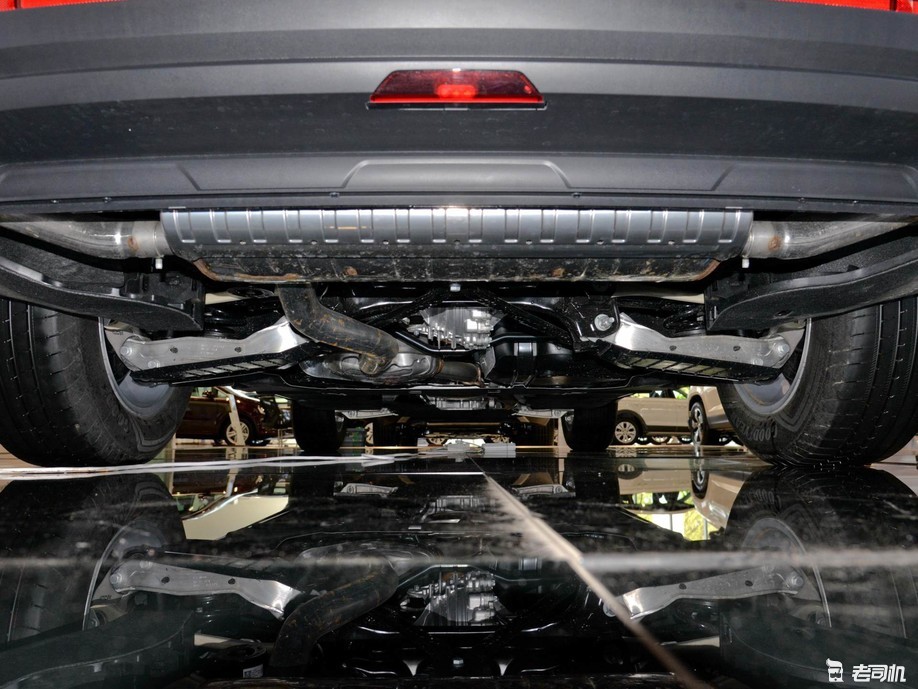 途锐不错的内饰用料,扎实的底盘表现和大众品牌在老一辈人们心中的