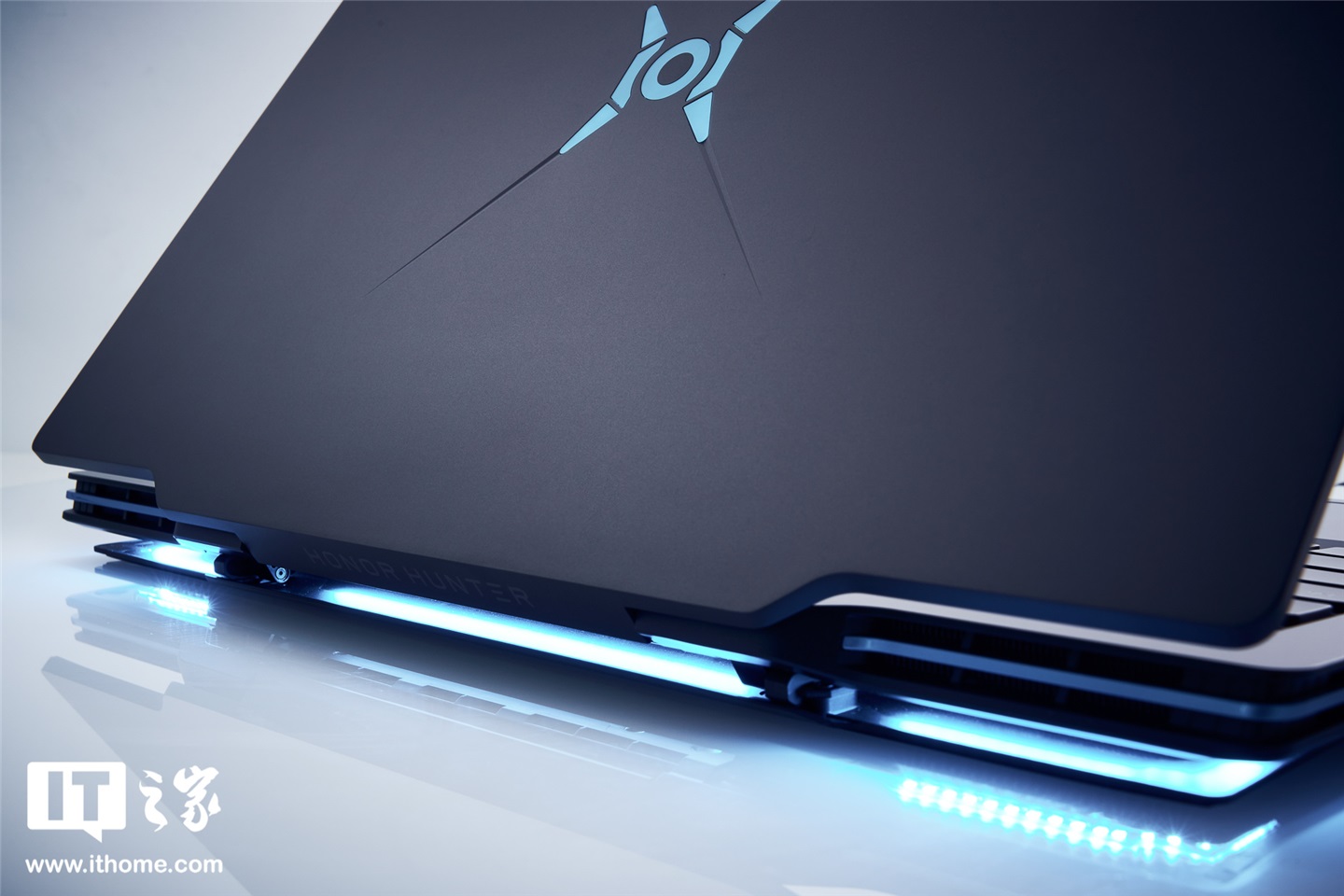 【it之家开箱】荣耀猎人游戏本 v700 图赏:猎人的第一次游戏探索