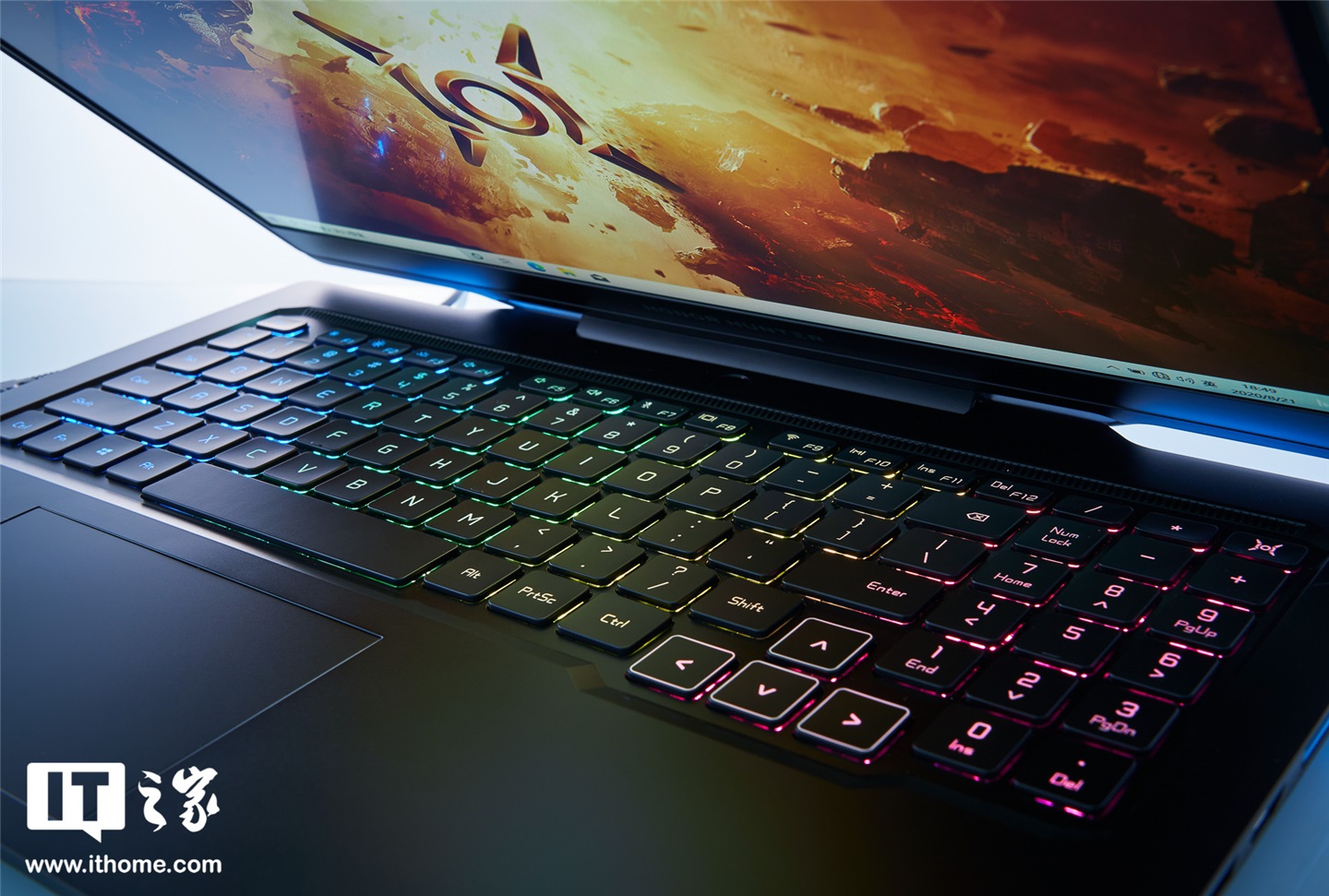 【it之家开箱】荣耀猎人游戏本 v700 图赏:猎人的第一次游戏探索