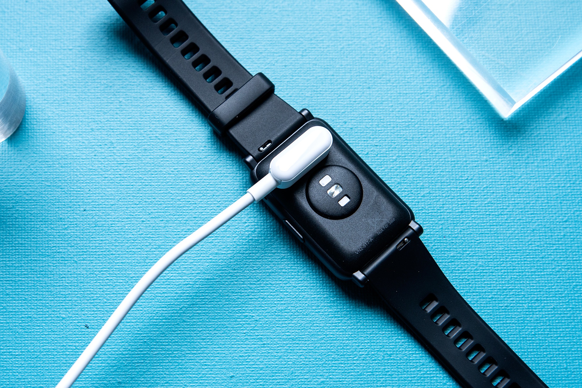 荣耀手表es图赏:34g重量的时尚运动助手