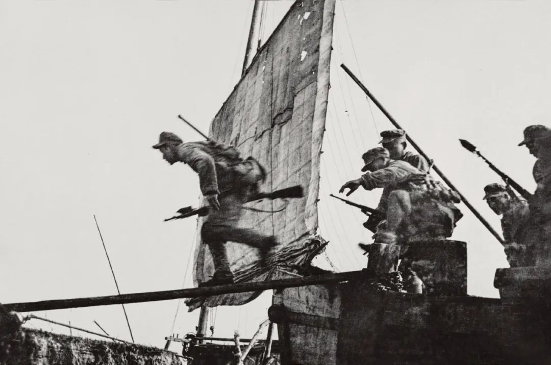 这张经典影像《占领南京"总统府"》,原来是他拍的!