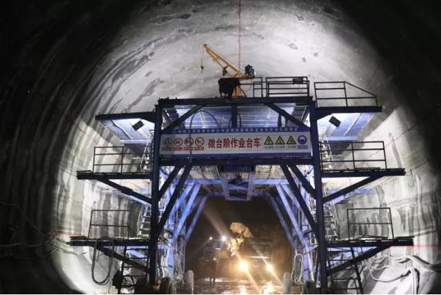 峨边大坪山隧道贯通!距离全线贯通又近一步