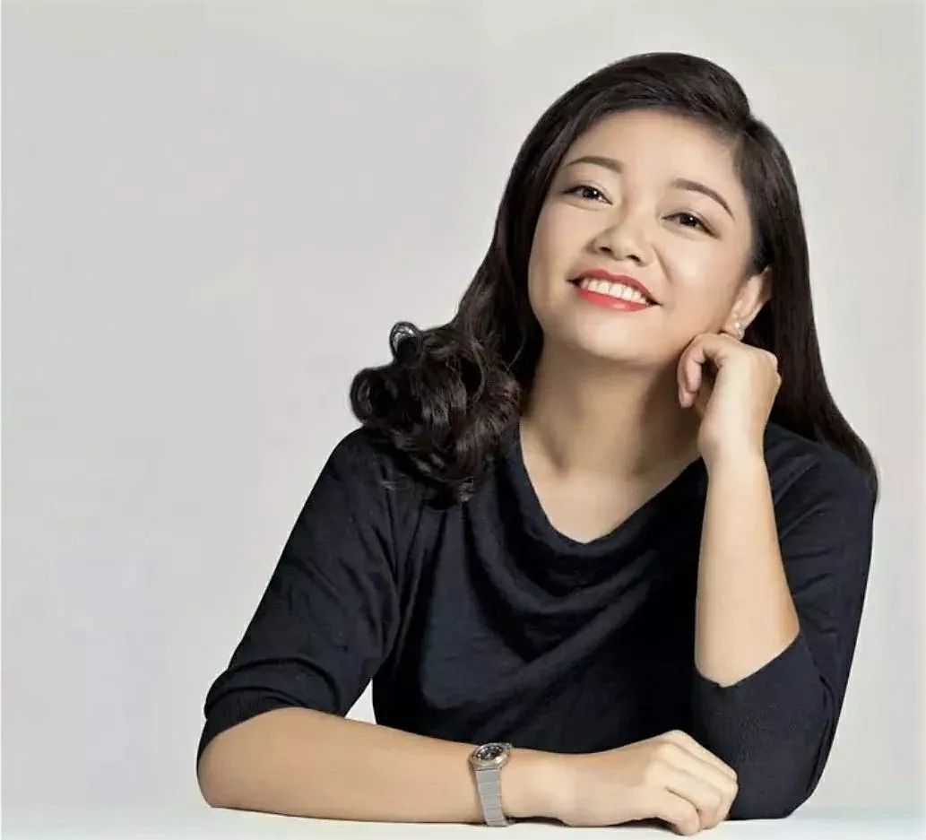 值得一提的是,除了李明洲,今年6月,82年出生的卢艳丽,也正式被四川省