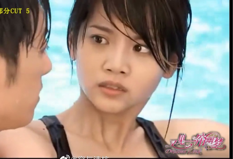 还记得爱情魔发师里的贝若依吗她现在长这样