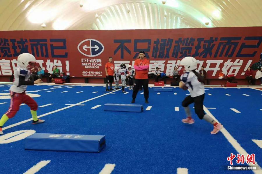 巨石达阵陷关停风波 家长:小孩一节课没上钱没了!