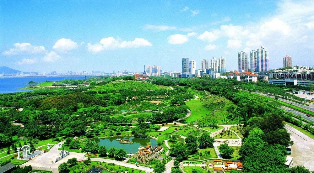 城湿地公园实景图深圳华侨城,借鉴新加坡花园城市概念,保留生态山水