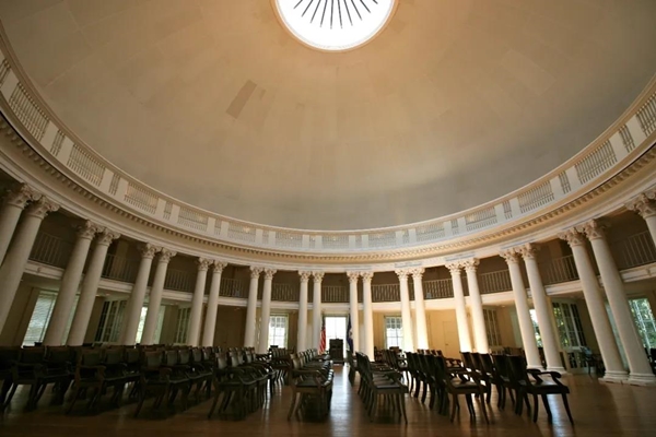 圆厅图书馆二楼室内（AlexProimos摄于2011年）