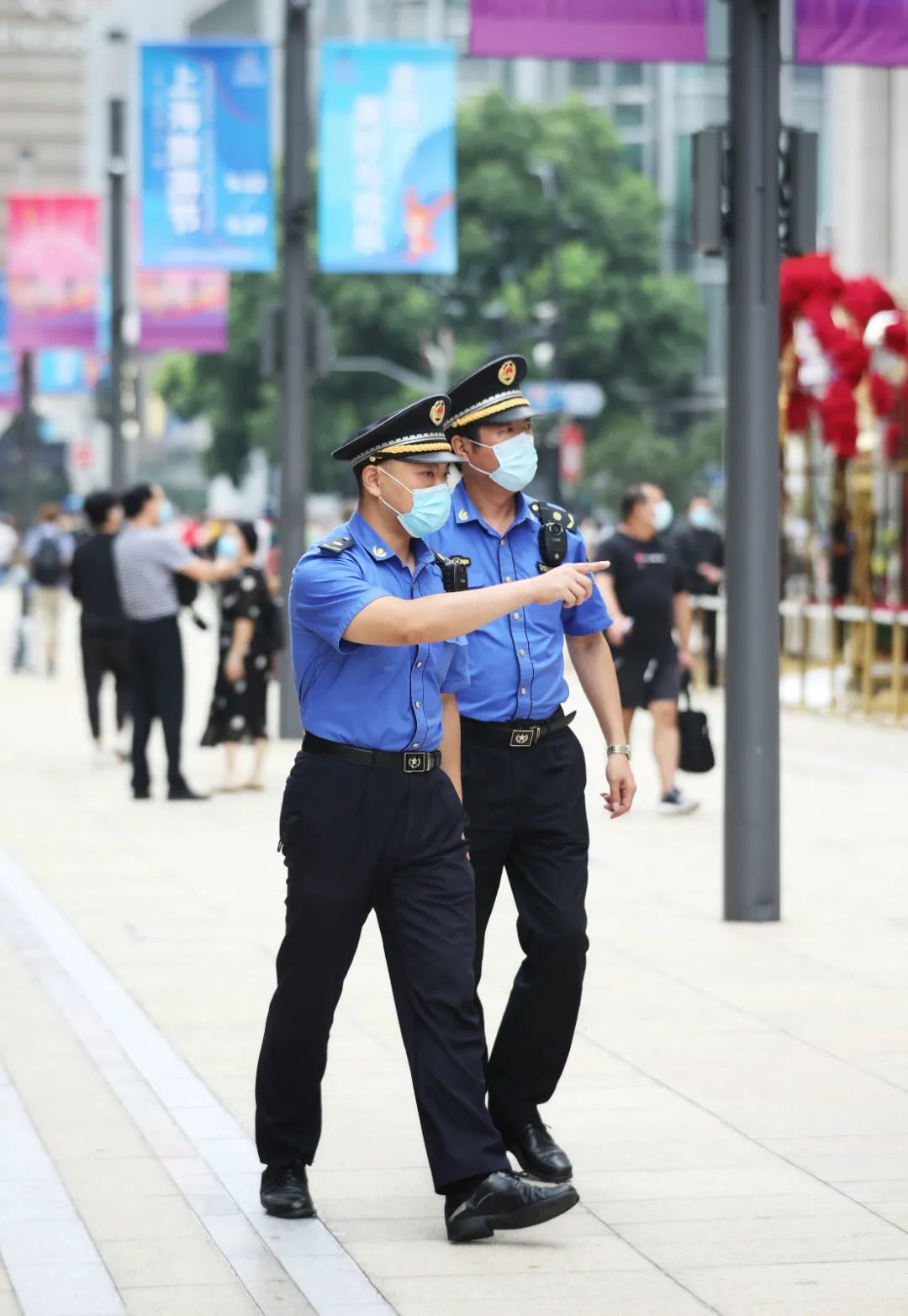 资深城管20年用脚丈量中华第一商业街
