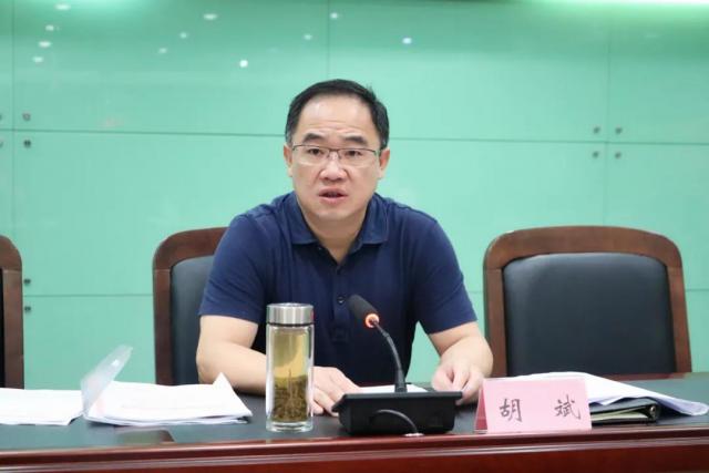 鄱阳县城镇贫困群众脱贫解困工作推进会召开 胡斌出席并讲话