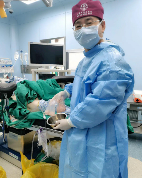 上海医生巧施金箍棒解除患者前列腺增生之苦