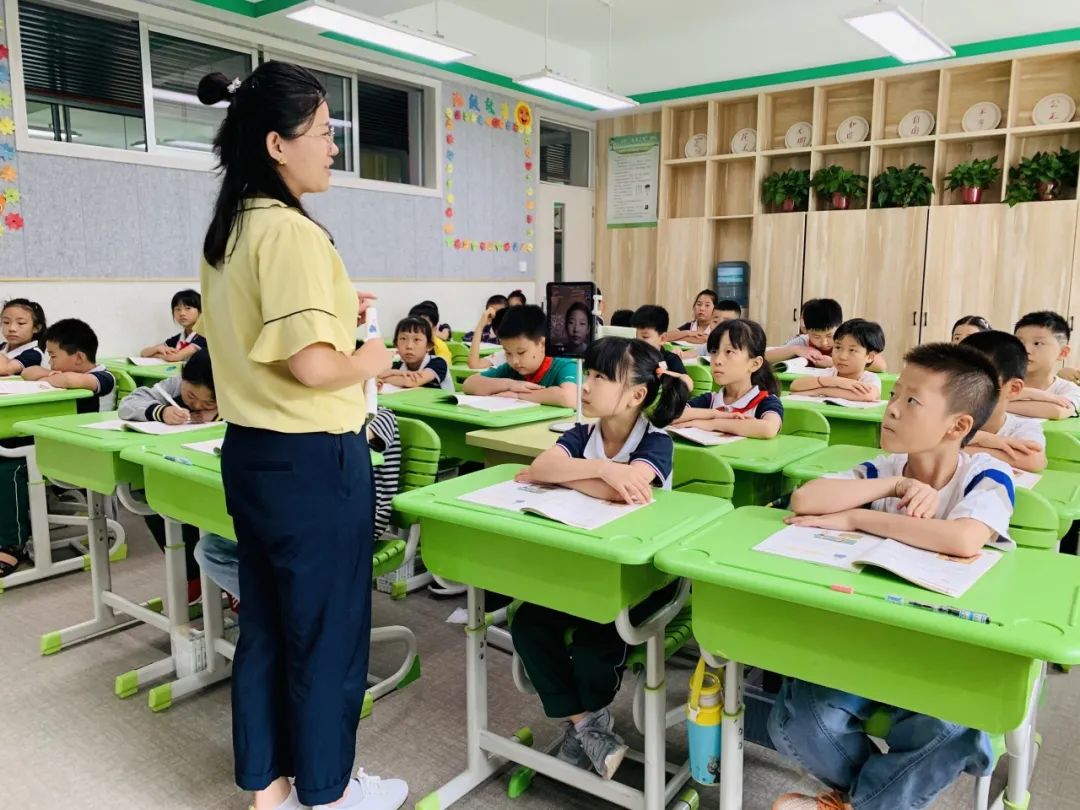 潍坊高新双语学校为滞外学生视频直播上课