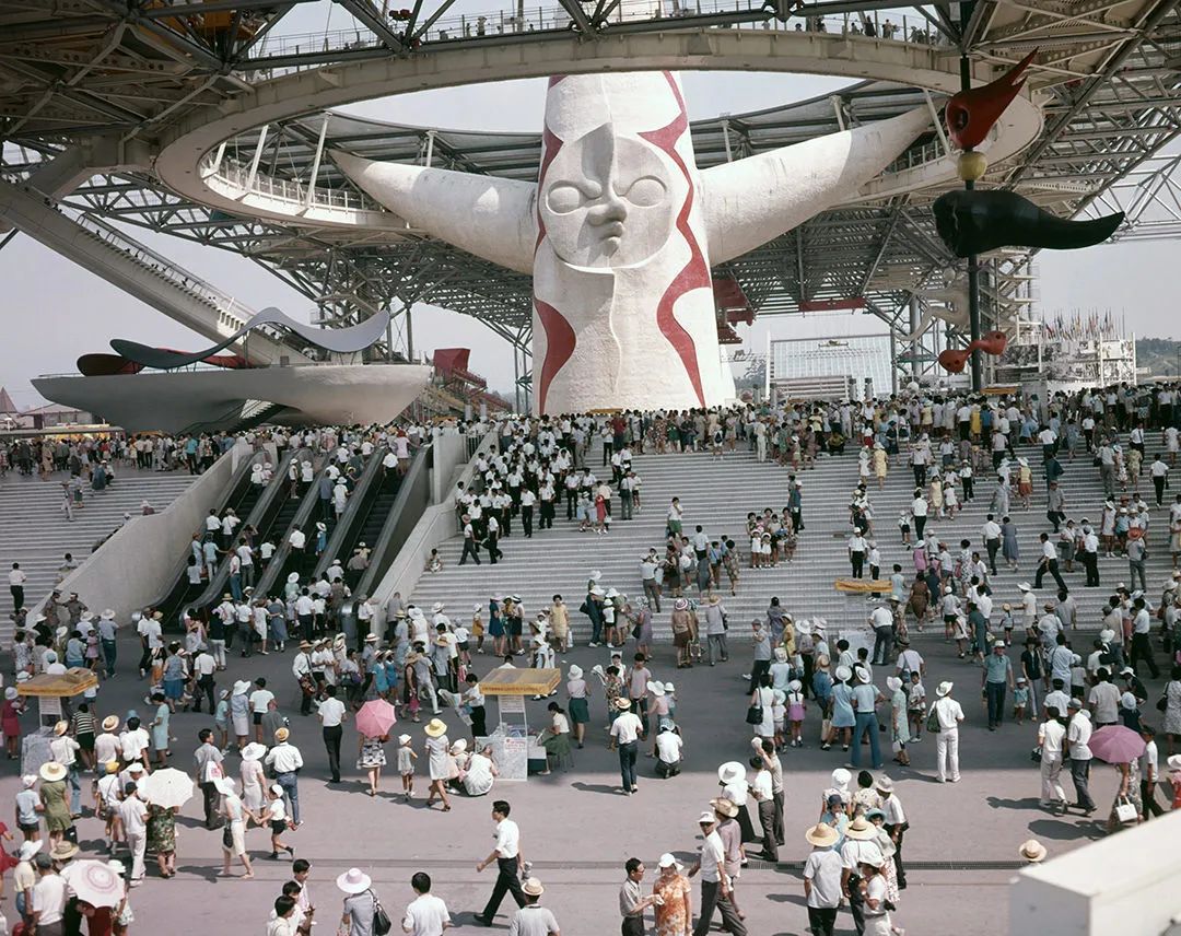 &nbsp;1970 年大阪世博会的热闹景象.