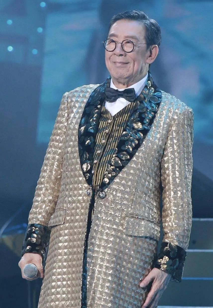 88岁tvb知名老戏骨患眼疾,视力急下降,需尽快做手术|老戏骨|胡枫_新浪