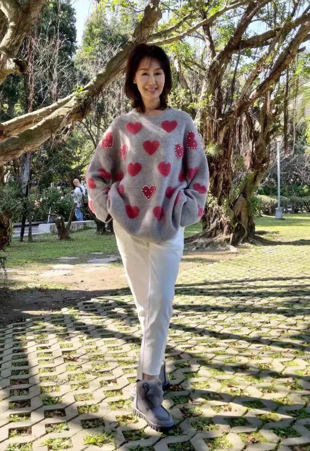 但蓝文青却不介意,还表示:如果到80岁都还健在,一定会办世纪婚礼,在这